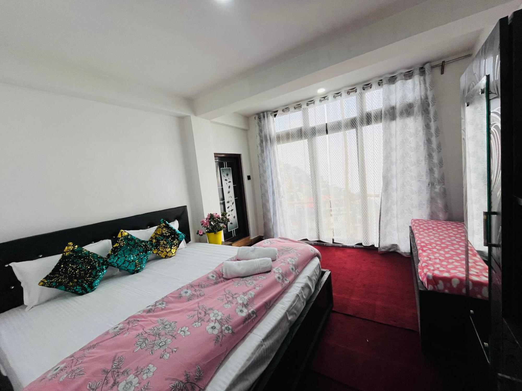 Shalom Inn Home Stay Дарджилинг Екстериор снимка