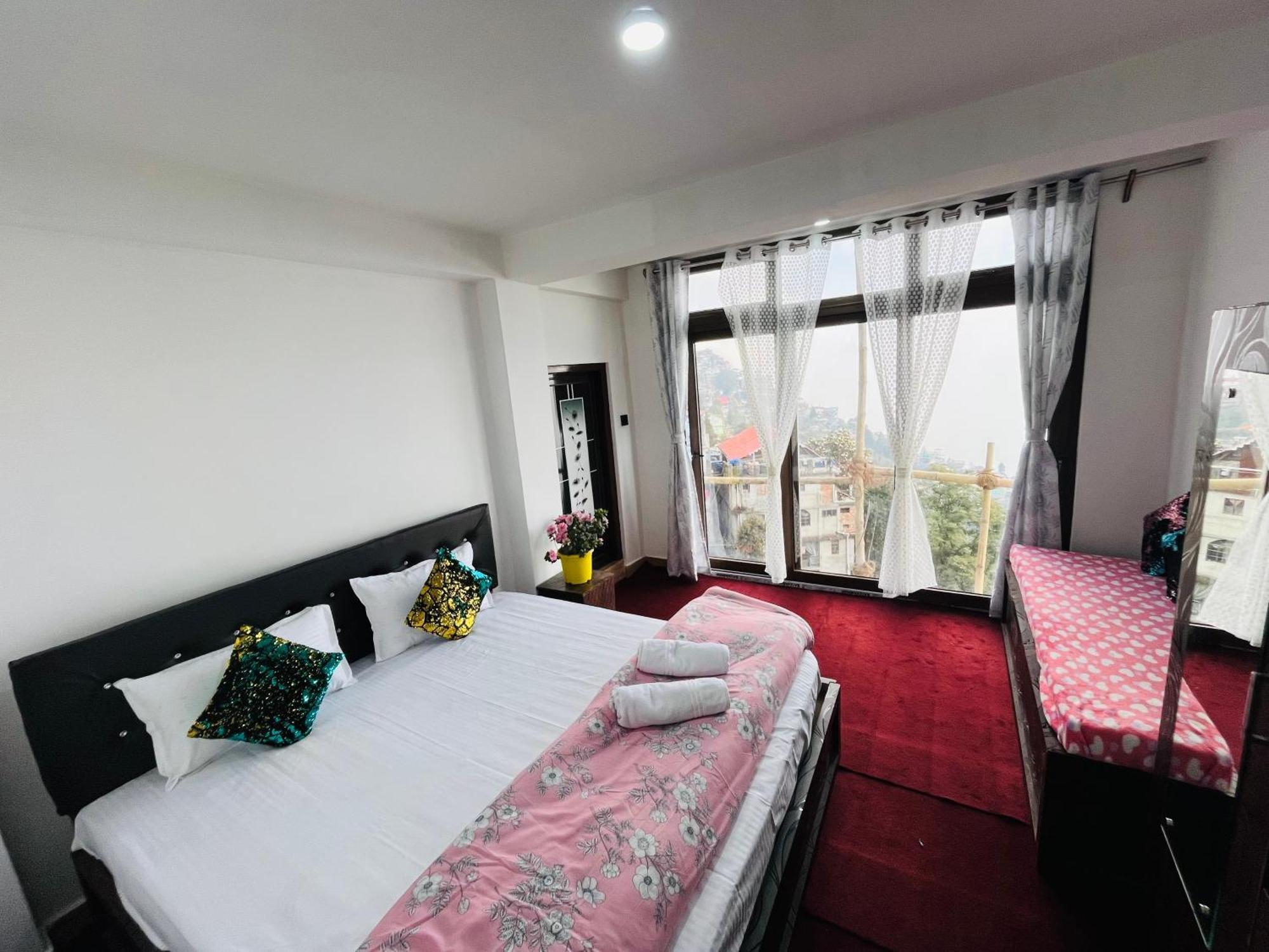 Shalom Inn Home Stay Дарджилинг Екстериор снимка