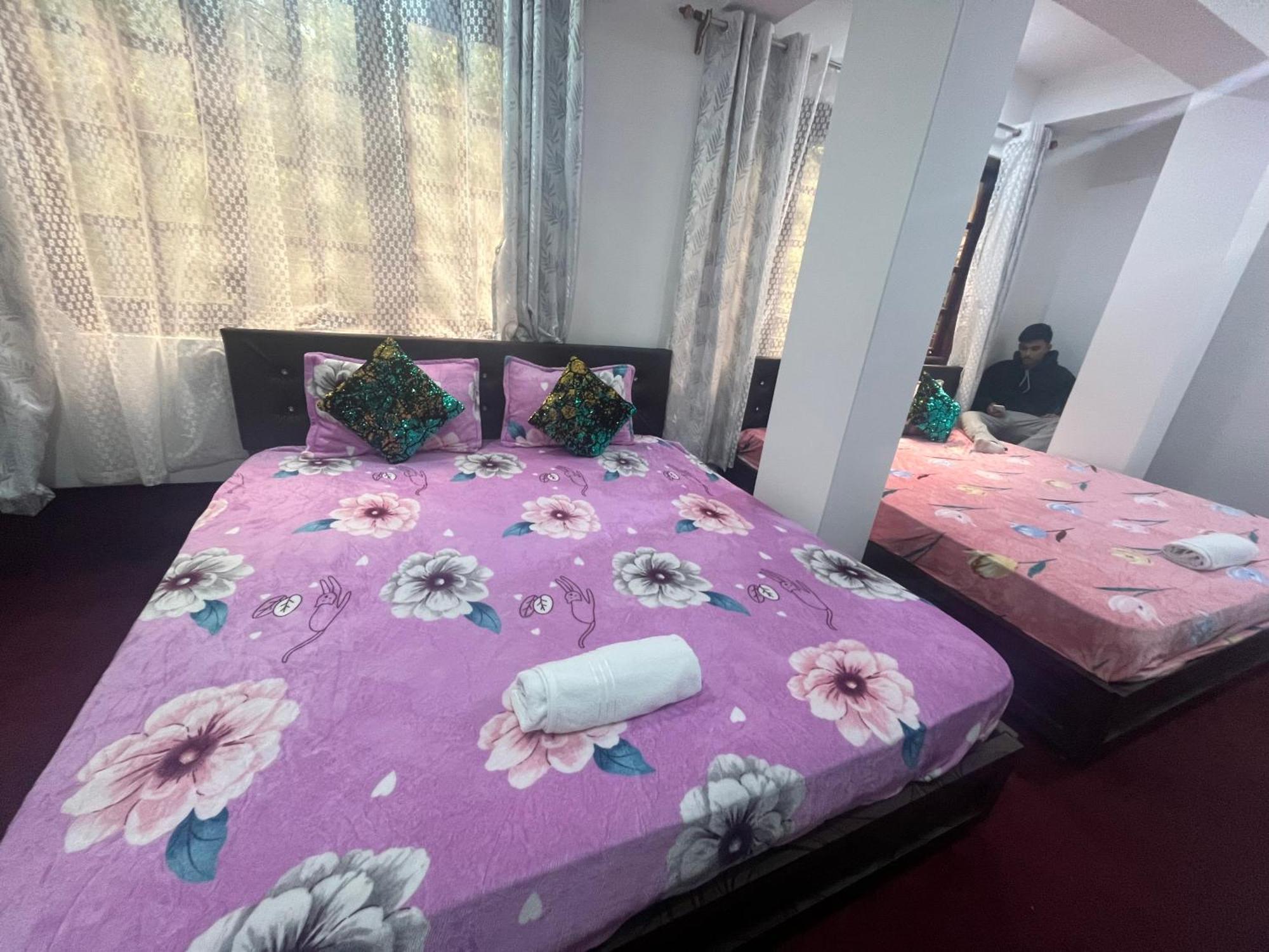 Shalom Inn Home Stay Дарджилинг Екстериор снимка