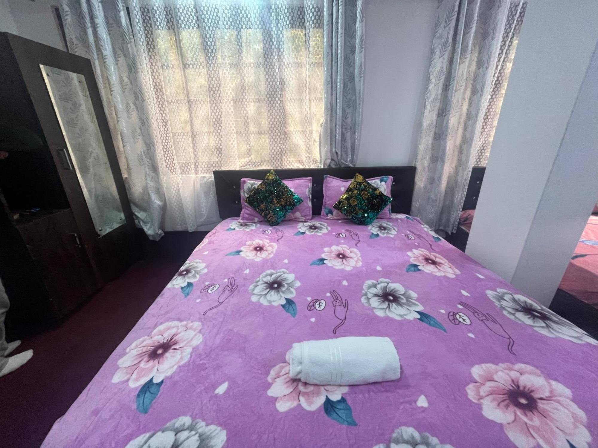 Shalom Inn Home Stay Дарджилинг Екстериор снимка